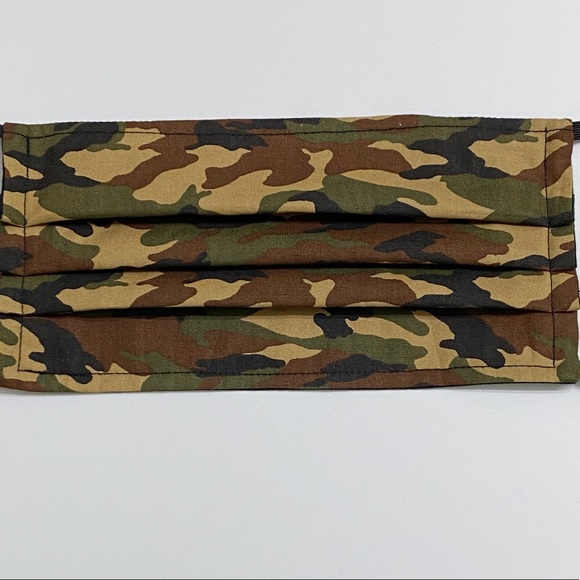 REVERSIBLE Camouflage Print Pleated Face Mask - Picture 2 of 4